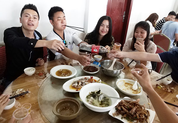 公司聚餐